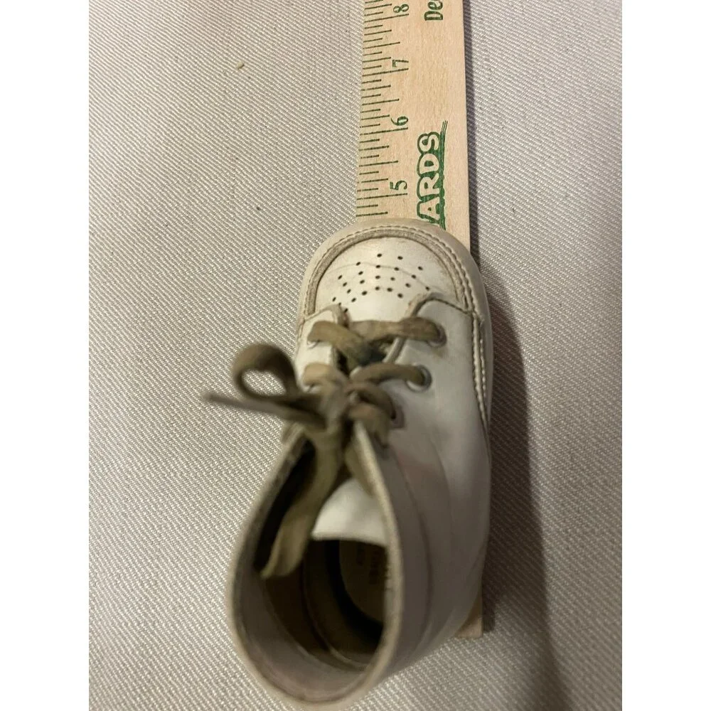 Vintage Baby Shoes 4? Used *some wear